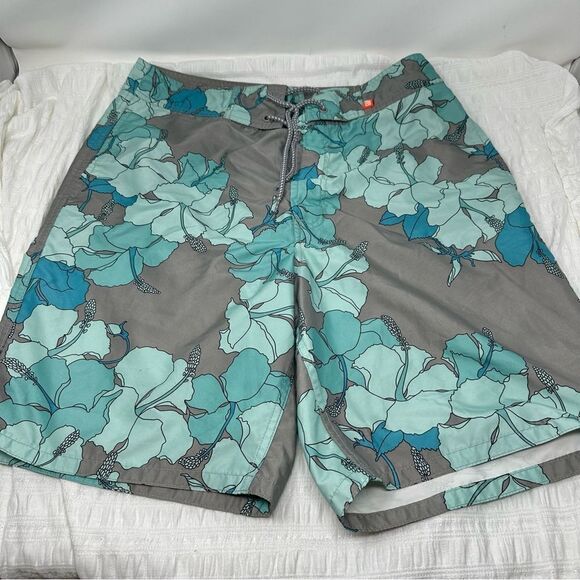 GAP - Like New! Swim Trunks (32) - Picture 2 of 4